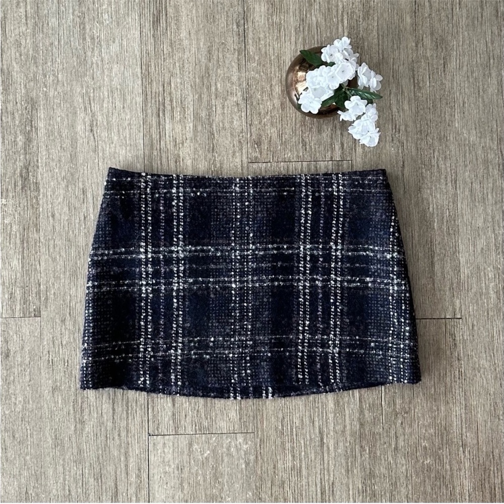 Free People tweed black & white mini skirt - excellent used condition!
